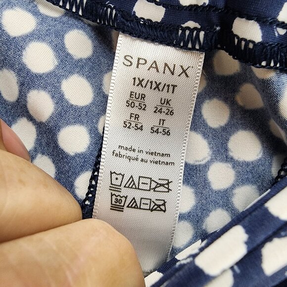 Spanx Shorts Womens 1X Navy Blue Polka Dot Pull On High Rise - Picture 3 of 10